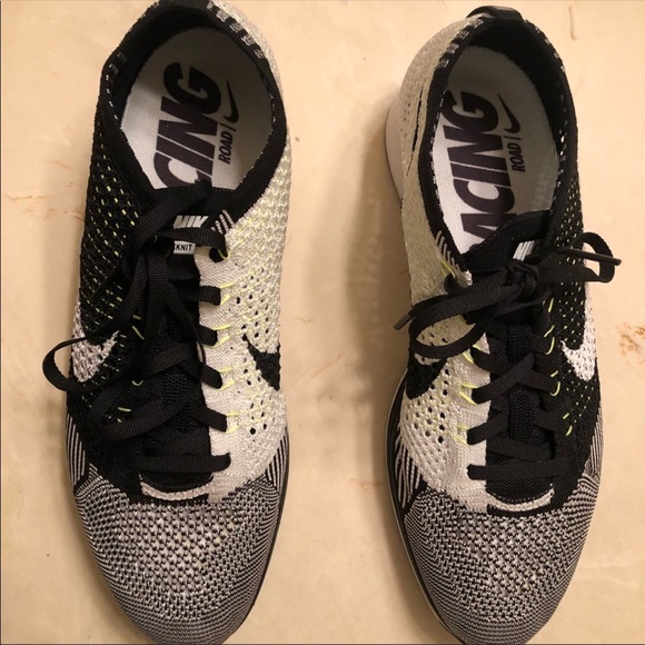 Nike shoes (SOLD) - Picture 2 of 5